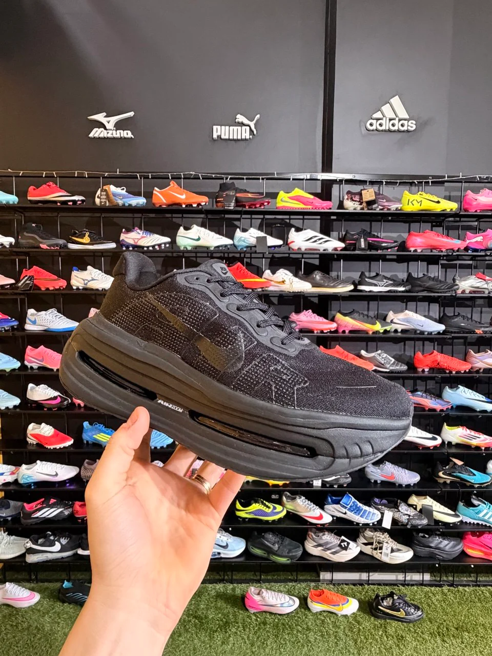 TENIS NIKE VOMERO PREMIUM (PRONTA ENTREGA)