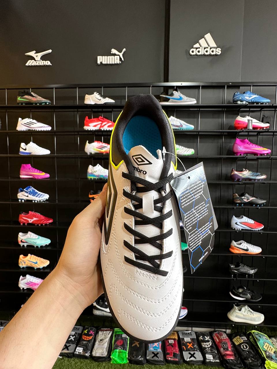 UMBRO ADAMANT MASTER CLASS PRONTA ENTREGA - Image 2